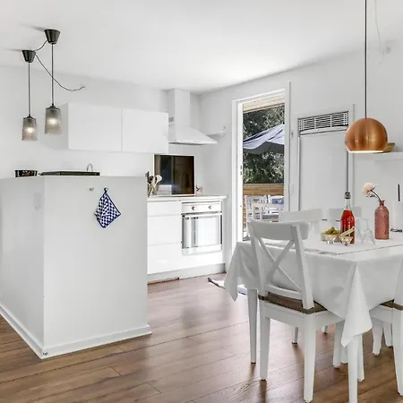 Fantastisk Hjem I Aakirkeby Med Wifi Feriehus
