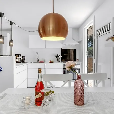 Feriehus Fantastisk Hjem I Aakirkeby Med Wifi *